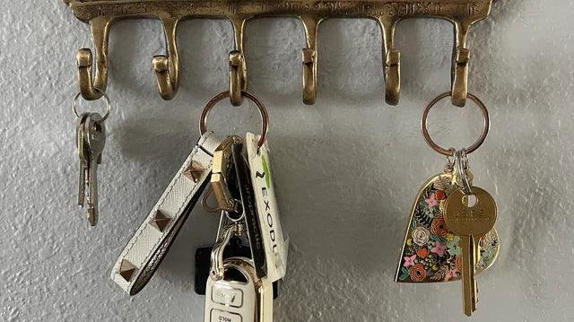 Add A Timeless Aesthetic Touch To Every Bathroom Design With Brass Hardware - Stylentdecor