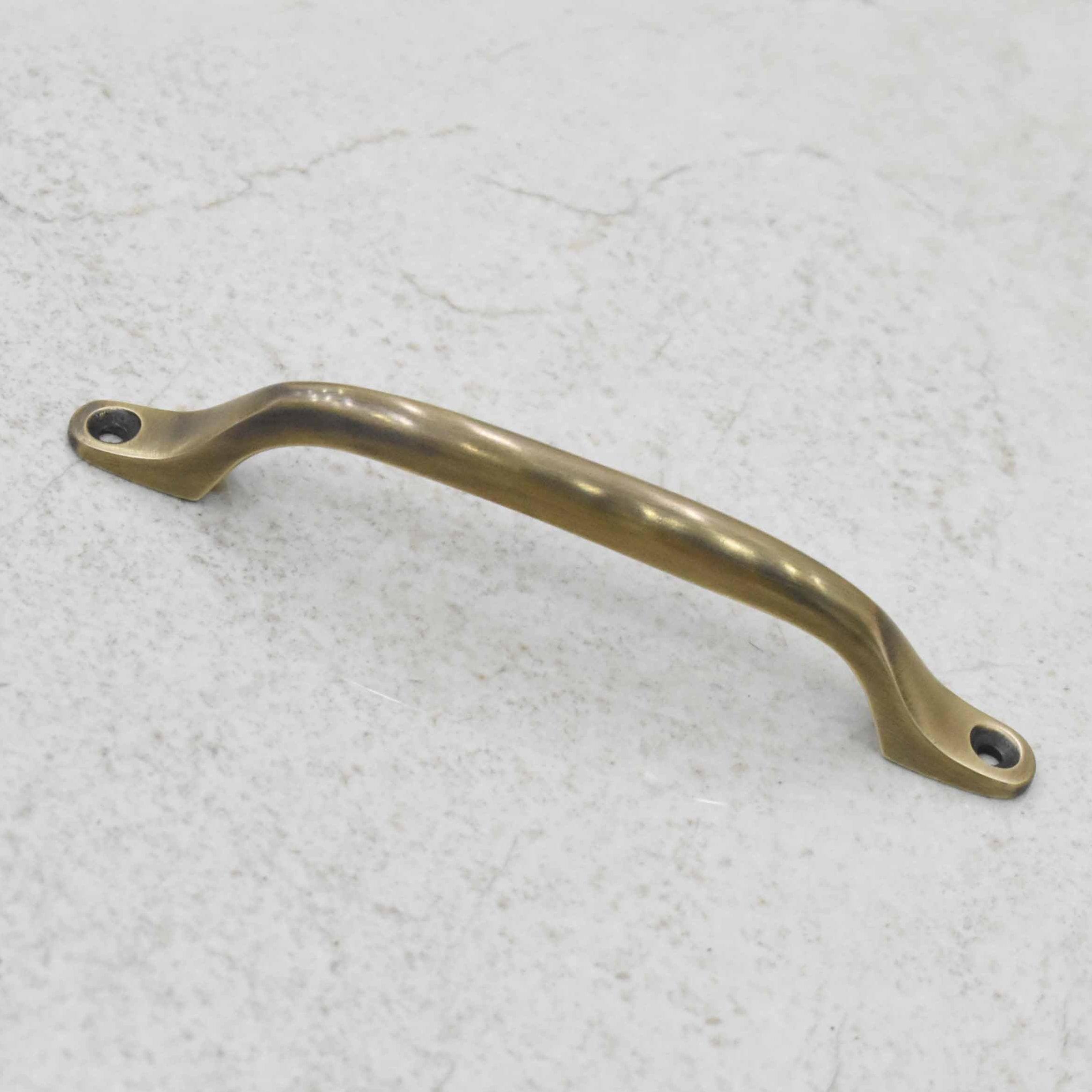 Small Bow Pull - Antique Brass - Stylentdecor