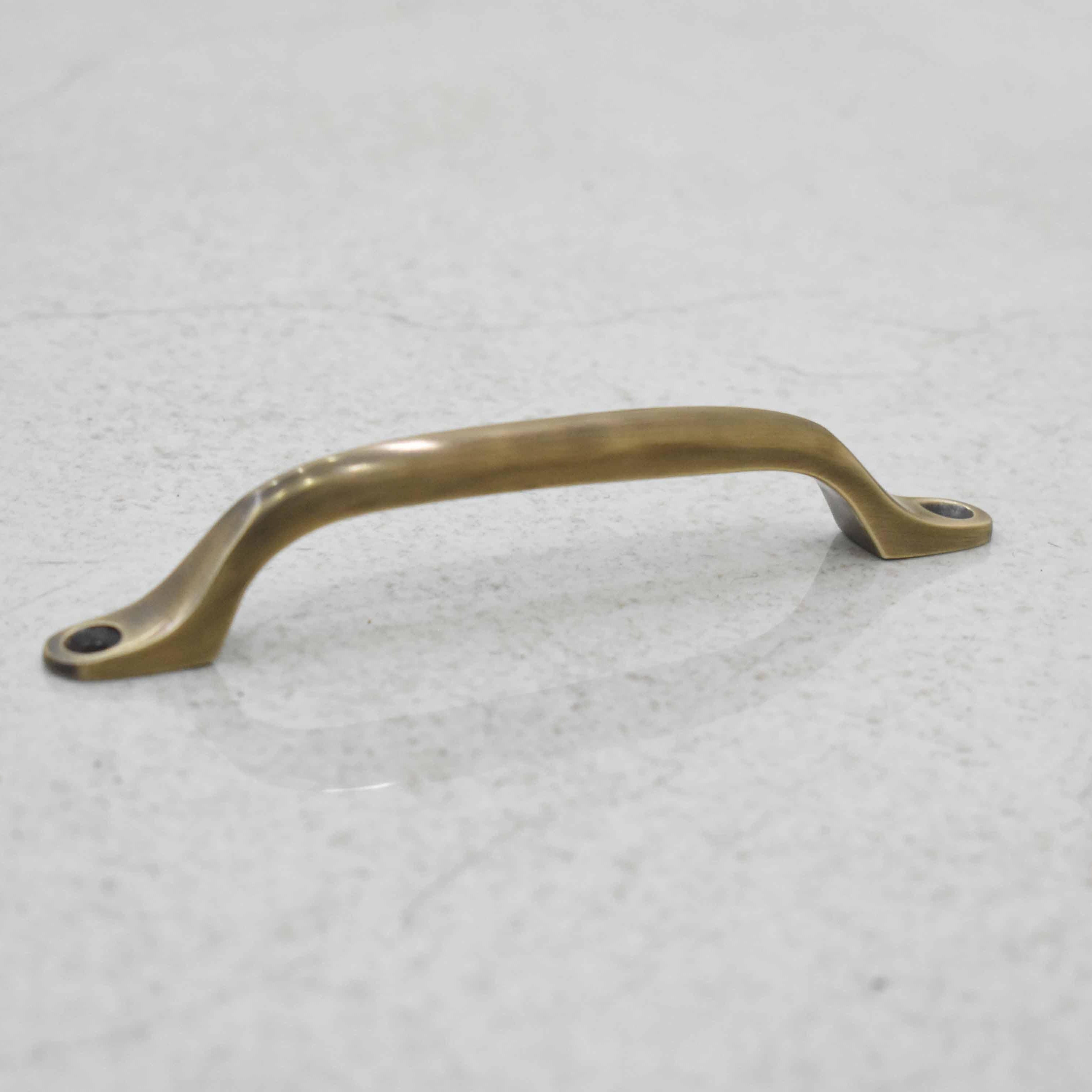 Small Bow Pull - Antique Brass - Stylentdecor