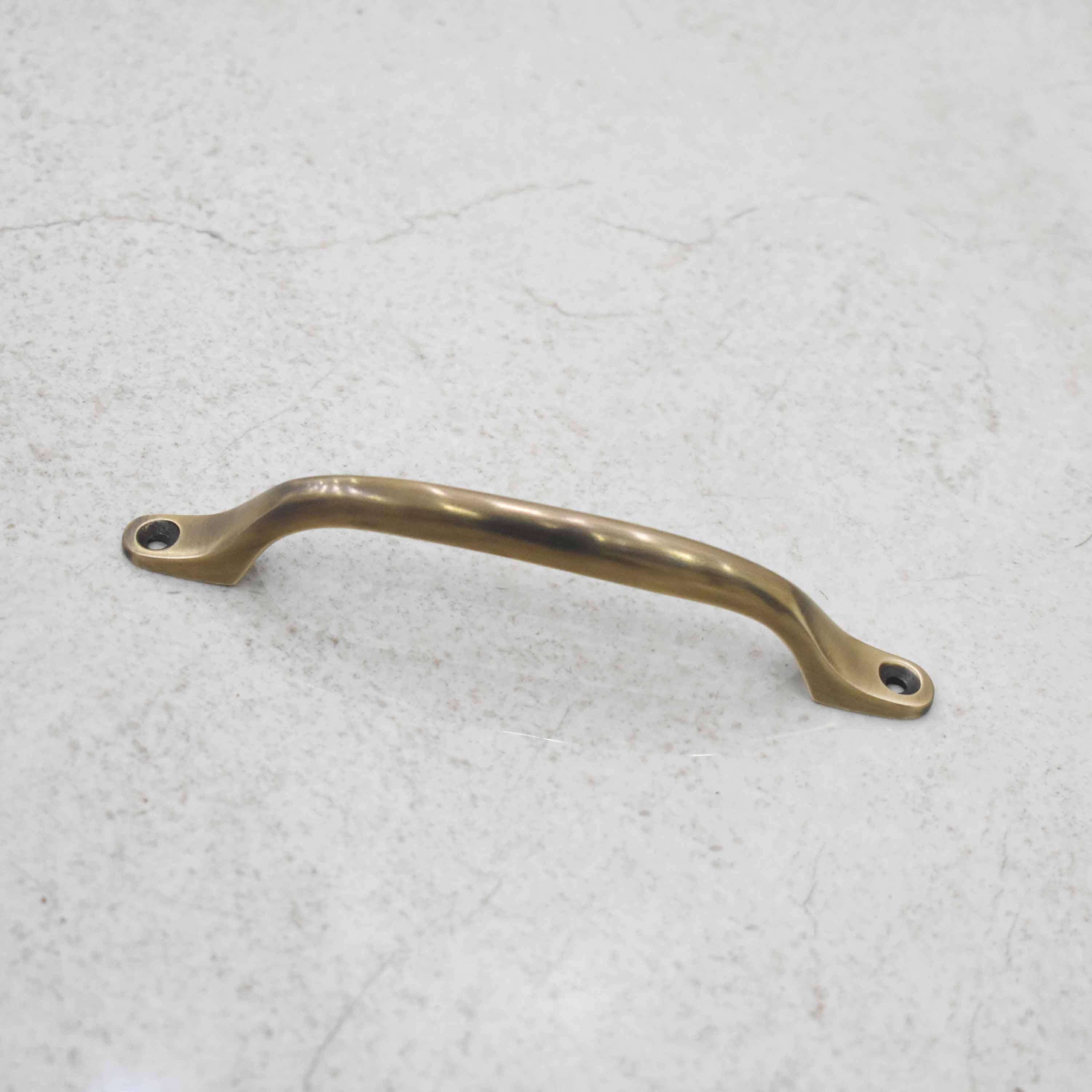 Small Bow Pull - Antique Brass - Stylentdecor