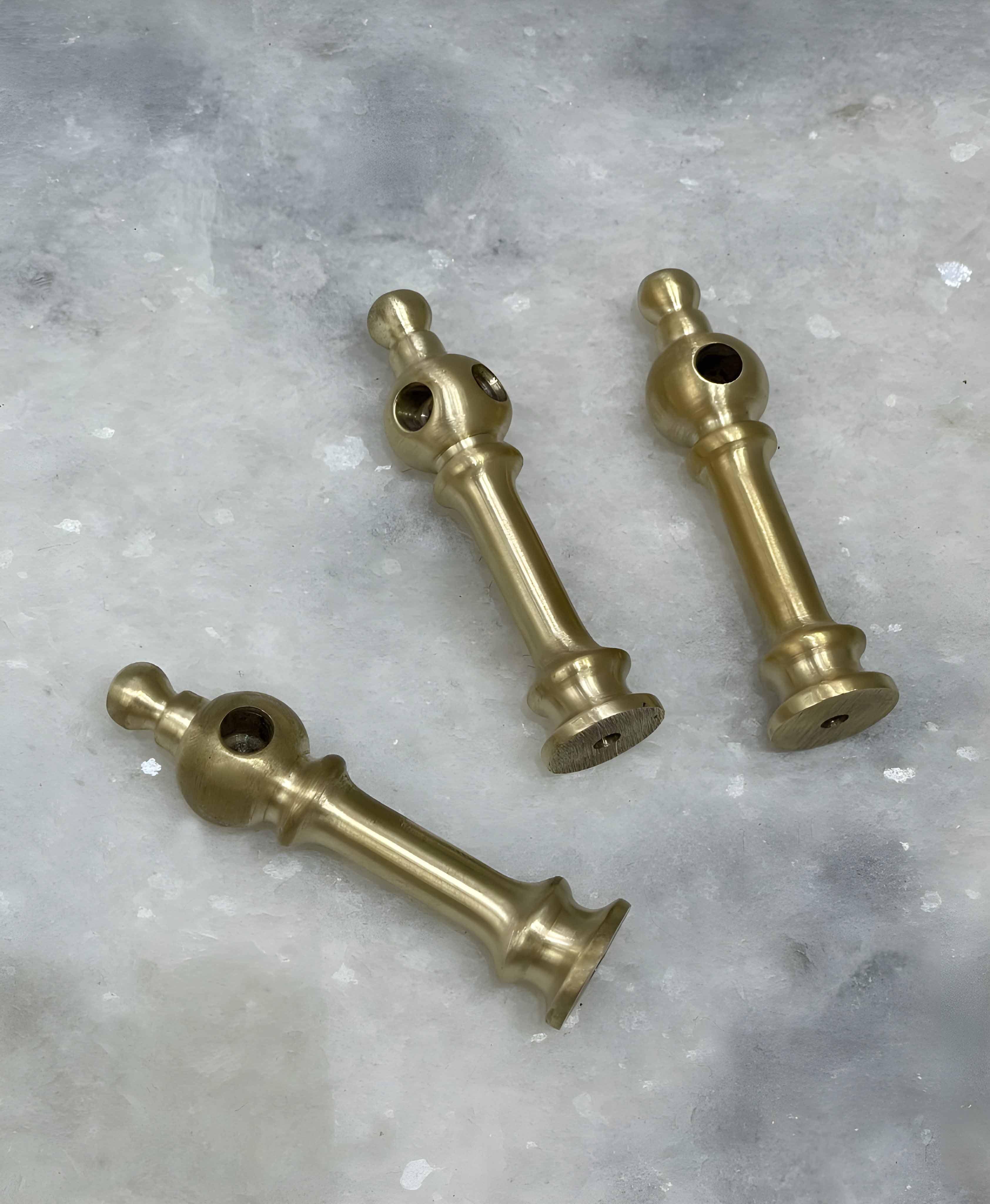 Victorian Brass Gallery Rail - Brushed Brass - Stylentdecor