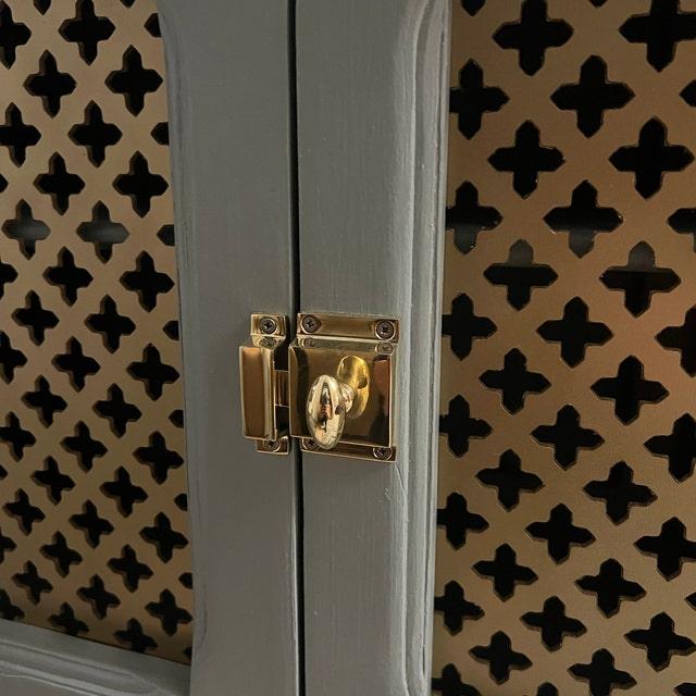 Cabinet Latch - Unlacquered Brass Polished - Stylentdecor