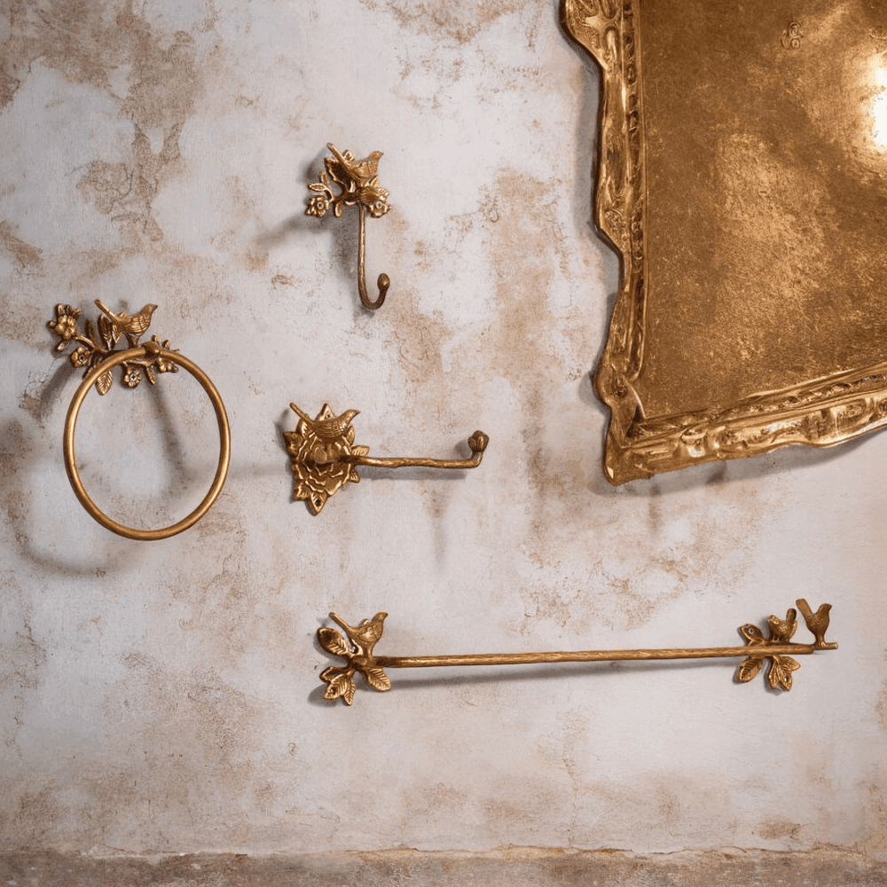 Bring Character to Your Bathroom with the Right Accessories Set