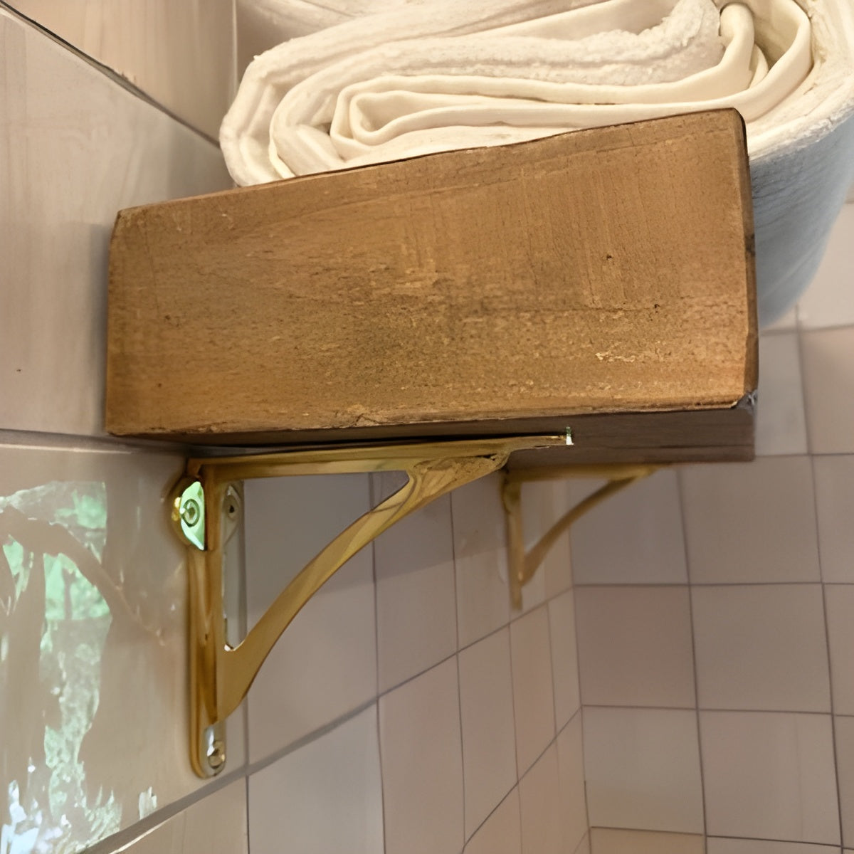 How Brass Shelf Brackets Add Elegance to Open Shelving?